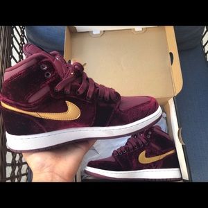 Air Jordan 1 Retro Heiress GG Velvet’